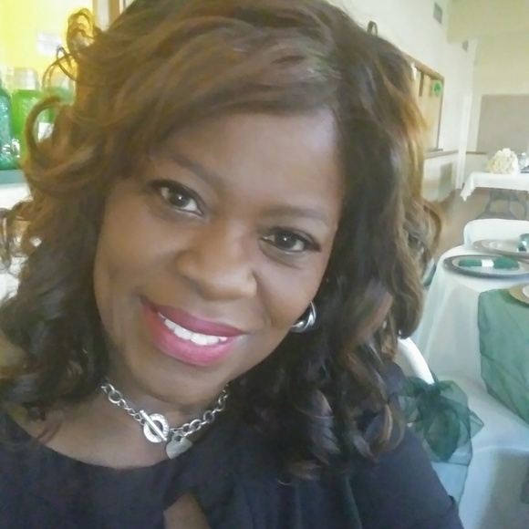 Meet your Posher, Belinda - Picture 1 of 1